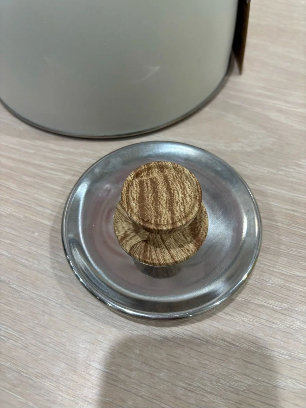 N/A stylish cream